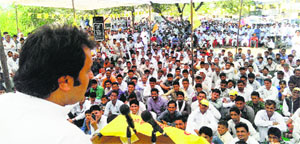Haryana Janhit Congress supremo Kuldeep Bishnoi addresses an election meeting in support of party candidate Sushil Indora in Sirsa on Tuesday.