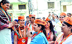 Arun Jaitleys daughter Sonali and Dr Navjot Kaur Sidhu campaigning in Amritsar on Tuesday