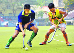 Haryana (in yellow) edged past Jharkhand 2-1.
