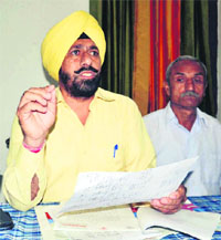 Raj Kanwal Preet Singh Lucky addresses mediapersons in Amritsar on Thursday