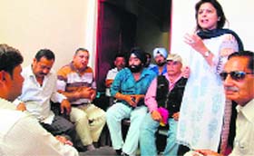 Congress leader Shilpi Arora addresses a meeting in support of Congress Nainital Lok Sabha seat candidate KC Singh Baba in Dehradun on Thursday.