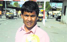 A vendor had no clue about the sticker pasted by Ayalis supporters on his shirt in Ludhiana.