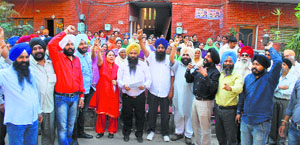 Members of the Sikh Katle-Aam Peerat Welfare Society protest against AAP candidate HS Phoolka in Ludhiana.
