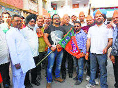 BJP workers of MP Avinash Rai Khannas faction before a roadshow in Hoshiarpur on Friday. Tribune photo