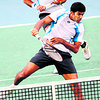The experienced Rohan Bopanna combined with Saketh Myneni to help India take a 2-1 lead over South Korea on Saturday