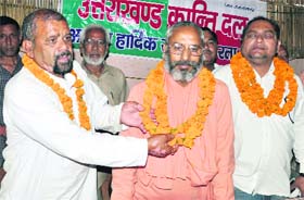 UKD (P) president Trivendra Panwar welcomes a party canditate for the Lok Sabha elections in Dehradun on Sunday
