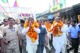Chief Minister Harish Rawat and state Congress chief Yashpal Arya during a roadshow at Kotdwar
