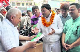 UKD (Airy) candidate Jai Prakash Upadhyay campaigns near Clock Tower in Dehradun on Sunday