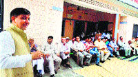 Rajinder Rana addresses a public meeting at Malangar panchayat in Una on Sunday