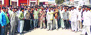Farm workers protest outside the Abohar Civil Hospital on Sunday