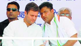 State Congress chief Ashok Tanwar with Congress vice-president Rahul Gandhi at a rally in Sirsa on Sunday.