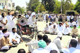 Former MLA Raghbir Pradhan and his supporters block the highway at Gidderbaha in Muktsar district on Monday