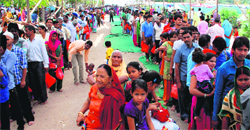 Long queues of devotees at the Mansa Devi temple in Panchkula. Tribune photo: Nitin Mittal