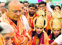 BJP candidate Arun Jaitley during Ram Navmi celebrations at a temple in Amritsar on Tuesday.