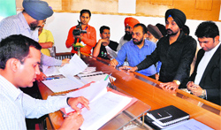 AAP candidate Jassi Jasraj files his nomination in the presence of the Returning Officer in Bathinda on Wednesday. photo: Vijay Kumar