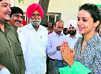 AAP candidate Gulkirat Kaur Panag interacts with a polling agent at the party office in Sector 21, Chandigarh, on Wednesday