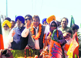BJP candidate Vinod Khanna with his wife and supporters on way to file papers in Gurdaspur on Wednesday