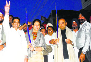 BJP leader Arun Jaitley (right) canvasses with party leaders in Amritsar on Wednesday. 