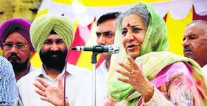 Congress candidate from the Anandpur Sahib constituency Ambika Soni addresses a gathering.
