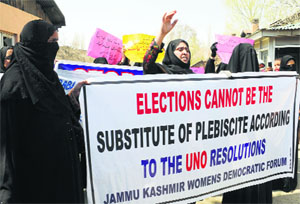 Activists of the J&K Womens Democratic Forum raise slogans during the protest in Srinagar on Thursday
