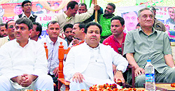 State Congress in charge Rajiv Shukla (centre), former CM Vijay Bahuguna and Tehri candidate Saket Bahuguna at Pantwari in Tehri on Friday
