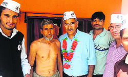 Anoop Natiyal, AAP candidate from the Tehri Garhwal seat, during the door-to-door campaign in the Vikasnagar area of Dehradun district on Friday