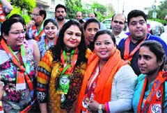 Bharti Singh, comedy artiste, with BJP workers, canvasses for the BJP candidte, Arun Jaitley, from Amritsar on Saturday. Photo: Vishal Kumar