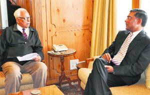 Governor NN Vohra interacts with Divisional Commissioner, Kashmir, Shalinder Kumar at Raj Bhawan in Srinagar on Saturday.
