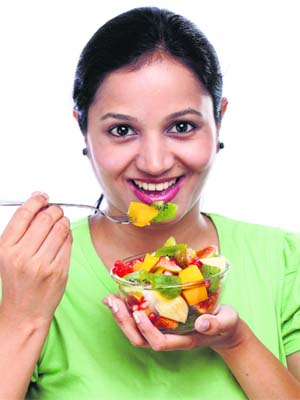 Fruits and vegetables make for healthy snacks and help in weight loss