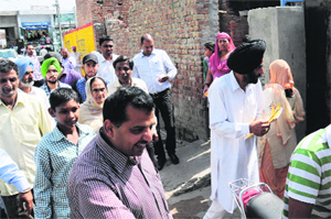 SAD workers campaign at Street No. 3 in Paras Ram Nagar, Bathinda, on Sunday