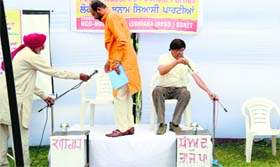 Raman Kumar of the Congress and Harish Rai Dhanda of the SAD during a public debate in Ludhiana on Sunday.