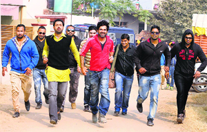 Gippy Grewal (in centre) with director Rohit Jugraj (R)