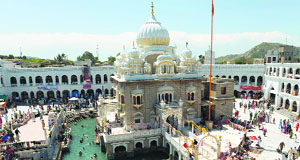 Around 2,500 Sikhs from India and 4,000 from Pakistan visit Gurdwara Panja Sahib in Hasan Abdal in Pakistan during the three-day Baisakhi festival.