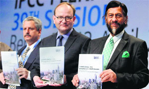 (From left) Ramon Pichs Madruga and Ottmar Edenhofer, co-chairmen of the IPCC Working Group III, and Rejendra K Pachauri, chairman, IPCC, in Berlin on Sunday