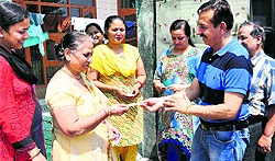 Independent candidate Satish Arora campaigns in Bathinda city seeking votes
