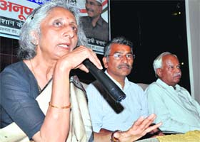 Lending support: Former bureaucrats of Uttrakhand Vibha Puri Das and SK Das address mediapersons in Dehradun on Tuesday after they joined the Aam Aadmi Party