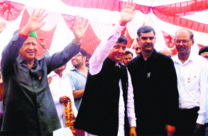 Chief Minister Virbhadra Singh and Rajinder Rana, Congress candidate from Hamirpur, at a rally in Dehra, Kangra, on Tuesday.