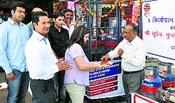 Sudeb Gupta, Executive Director, Indian Oil Corporation Limited, inaugurates the corporations first outlet for 5-kg LPG cylinders in Jammu