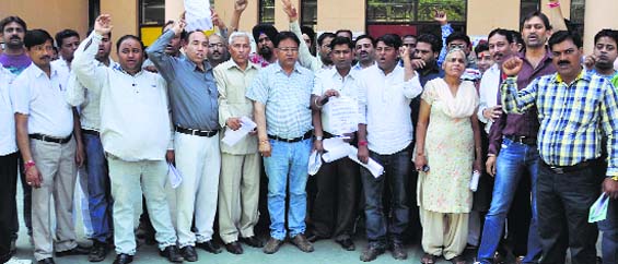 Parents shout slogans against fee hike outside the DC’s office in Ludhiana on Tuesday. Photo: Inderjeet Verma