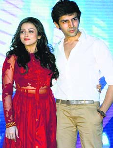 In love: Mishti and Kartik Aaryan