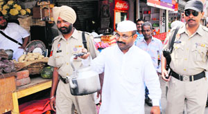 Independent candidate Sham Lal Gandhi campaigns in Amritsar on Wednesday.