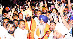 Independent candidate Simarjit Singh Bains with his supporters in Ludhiana