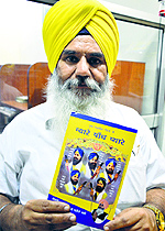 Beant Singh with his book Nyare Panch Pyare in Ludhiana