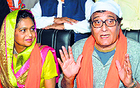 BJPs Vinod Khanna with his wife