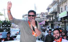 Suniel Shetty campaign for the BJP in Amritsar.