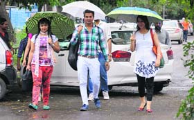 A brief spell of rain brought respite to residents from the heat. The city received 2.6 mm of rainfall, which reduced the maximum and minimum temperature by five and two degrees, respectively.
