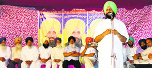 Independent candidate Simarjit Singh Bains addresses residents in Ludhiana.