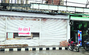 Liquor vend opposite the Verka milk plant in Ludhiana.