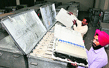 Ahead of Lok Sabha polls, new 1,298 EVMs reached Jalandhar on Saturday