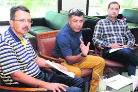 Golfer Harmeet Kahlon (centre) announces the opening of his academy for local golfers at the Chandigarh Golf Club on Monday